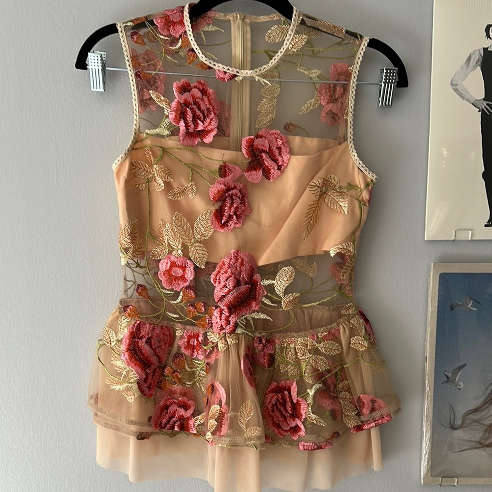 Vone Size 0 Floral Embroidered Sleeveless Top